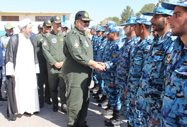 بازدیدفرمانده نیروی هوایی ارتش از پایگاه هوایی شهید بابایی اصفهان بازدیدفرمانده نیروی هوایی ارتش از پایگاه هوایی شهید بابایی اصفهان