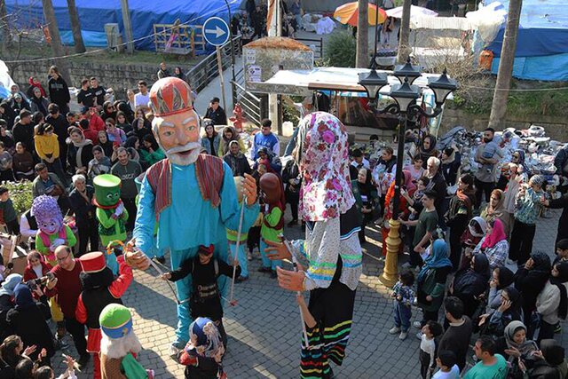 ویدیو/ کارناوالهای شادی و نشاط نوروزی در نوشهر ویدیو/ کارناوالهای شادی و نشاط نوروزی در نوشهر