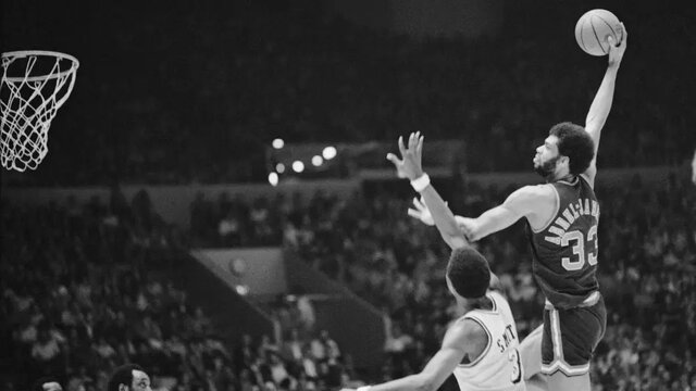 کریم عبدالجبار، بازیکن افسانهای تاریخ NBA پرامتیازترین بازیهای تاریخ NBA/ قانونی که بسکتبال را متحول کرد