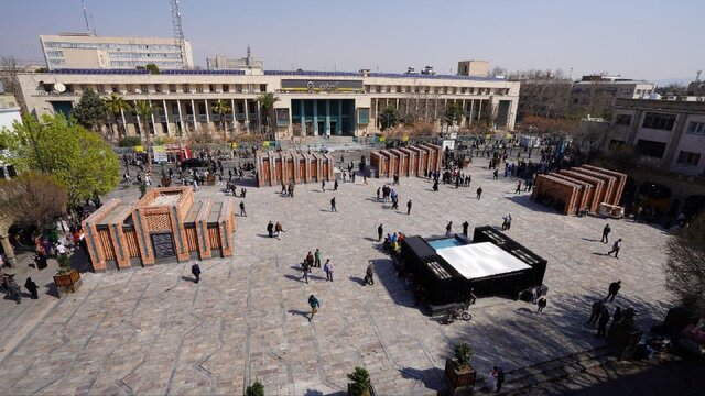 عکس تزیینی است اتمام بازپیرایی سبزه میدان در آستانه نوروز