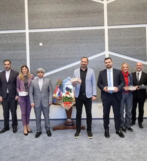 برپایی سفره هفتسین ایرانی و معرفی آداب و رسوم جشن نوروز در پارلمان کرواسی برپایی سفره هفتسین ایرانی و معرفی آداب و رسوم جشن نوروز در پارلمان کرواسی