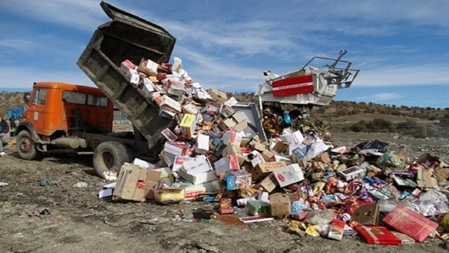 عکس ت ۸۵۶ کیلوگرم مواد غذایی غیربهداشتی طی یک روز در فارس معدوم شد