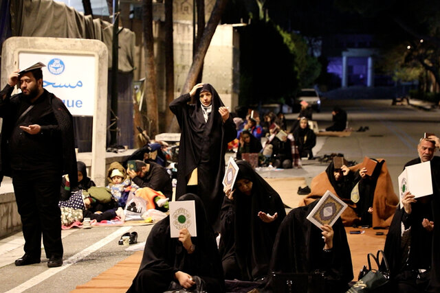 ویدیو/ احیای بندگی مردم پایتخت در شب قدر ویدیو/ احیای بندگی مردم پایتخت در شب قدر