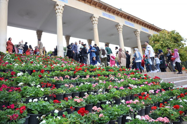 شعر حافظ؛ منشوری فراگیر برای زندگی انسانی شعر حافظ؛ منشوری فراگیر برای زندگی انسانی