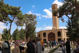 استان یزد دهها باغ تاریخی منحصربهفرد را در گستره خود جای داده که علاوه بر جذاب جذابیت های تاریخی، از لحاظ گردشگری نیز دارای اهمیت ویژهای هستند از آن جمله میتوان به باغ دولتآباد اشاره کرد.