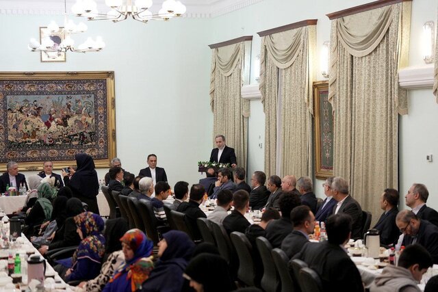 دیدار عراقچی با تعداد از ایرانیان مقیم ارمنستان