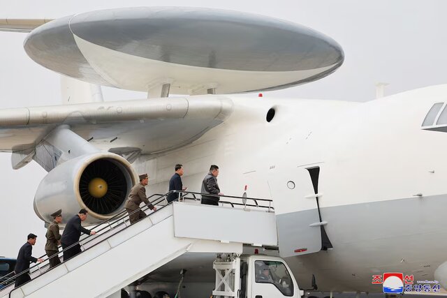 نظارت کیم بر آزمایش پهپادهای انتحاری با فناوری هوش مصنوعی