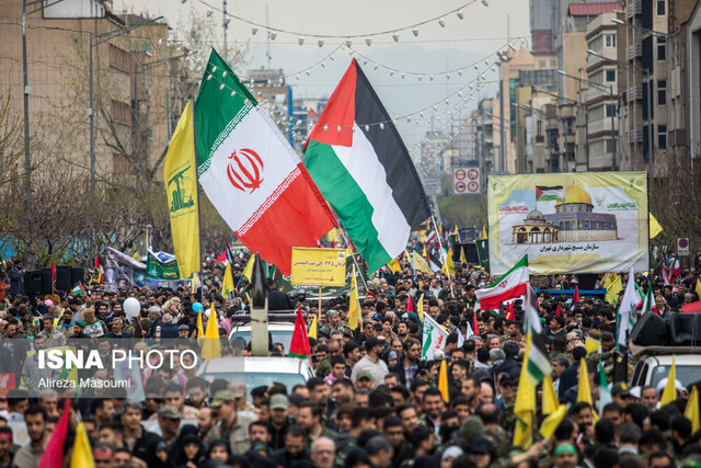 عکس آرشیوی است راهپیمایی مردم قم در محکومیت جنایات رژیم صهیونیستی