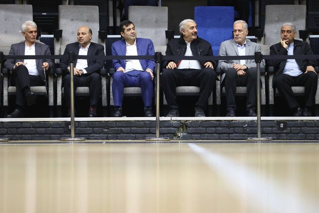 بازدید وزیر ورزش از تمرینات تیم ملی بسکتبال و کشتی دانشآموزان اعزامی به مسابقات جهانی