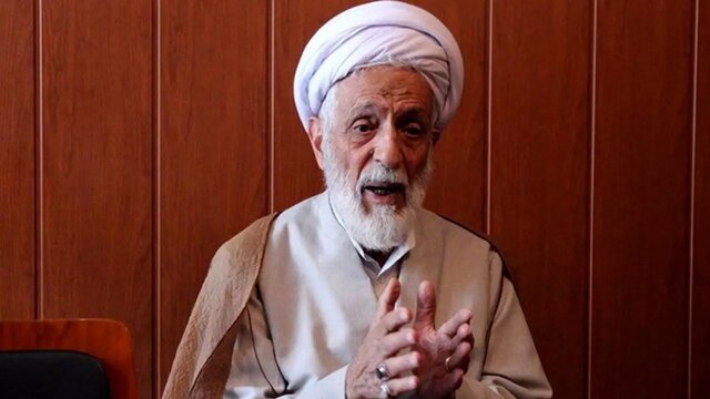 ترامپ دیوانه خیال میکند ایران از بلوفهایش ترس دارد اما ... ترامپ دیوانه خیال میکند ایران از بلوفهایش ترس دارد اما ...