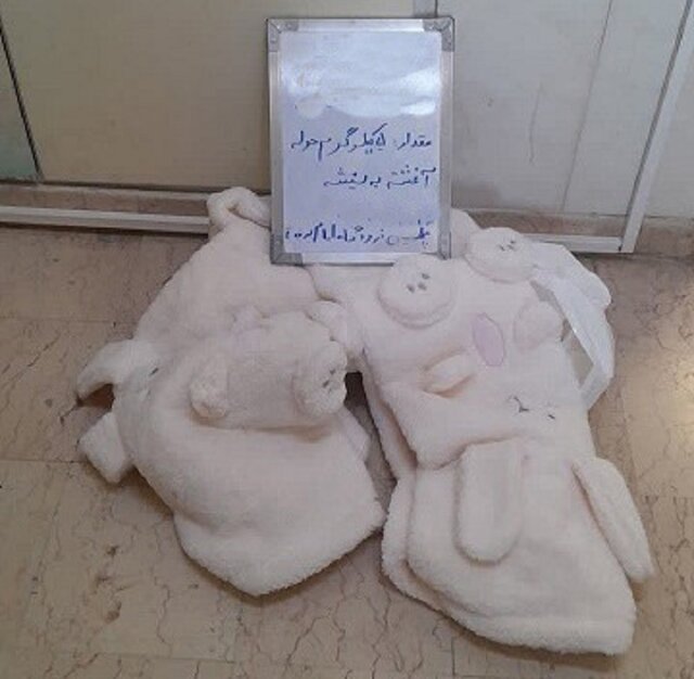 عکس دریافتی از خبرگزاری پلیس. کشف حوله آغشته به شیشه در فرودگاه حضرت امام (ره)