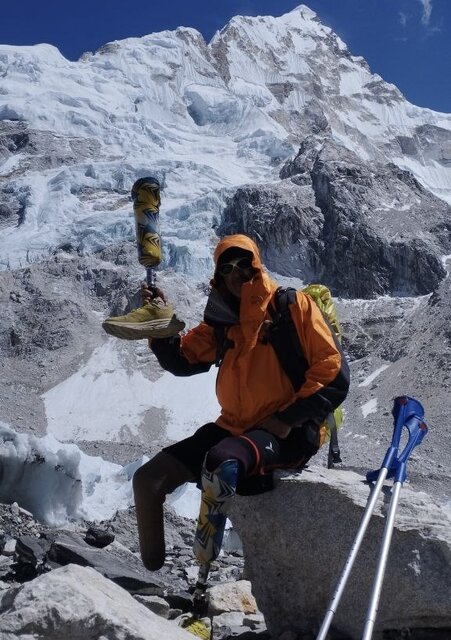 پیمایش اورست با دو پای مصنوعی!