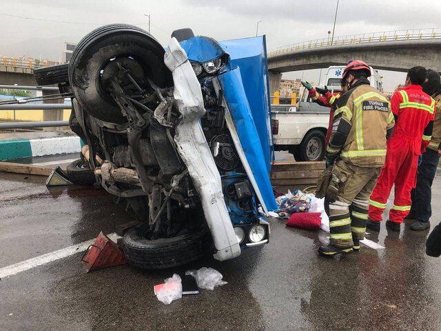 واژگونی مرگبار نیسان در بزرگراه باکری؛ راننده جان باخت