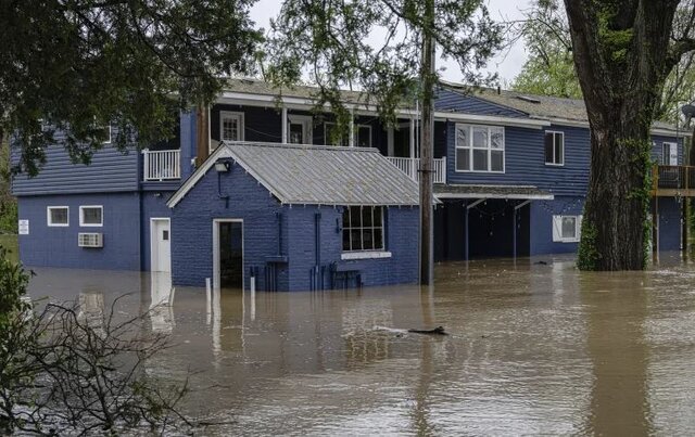 عکس: آسوشیتدپرس افزایش تلفات سیل و گردباد در آمریکا