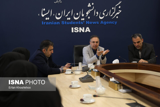 تسلیت حضوری معاون فرهنگی جهاددانشگاهی به ایران اکونومیست
