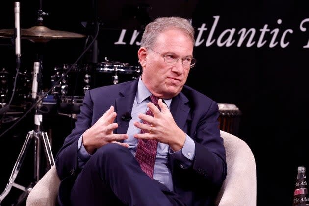 گاف مشاور امنیت ملی ترامپ در اضافه کردن یک خبرنگار به چت محرمانه حملات علیه یمن