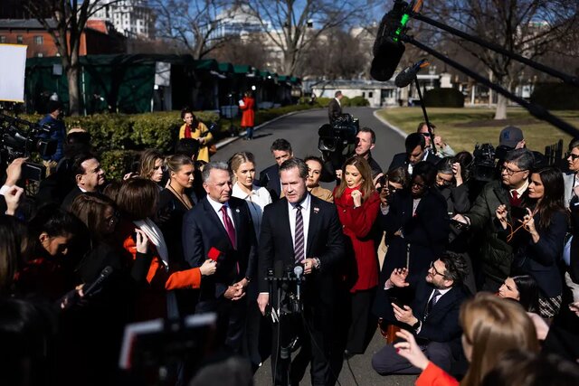 گاف مشاور امنیت ملی ترامپ در اضافه کردن یک خبرنگار به چت محرمانه حملات علیه یمن