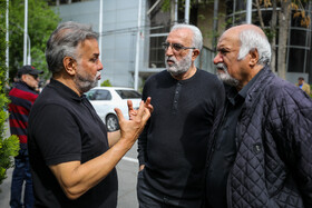 حضور حسین فرکی (نفر وسط) در مراسم تشییع «فرامرز ظلی» پیشکسوت فوتبال