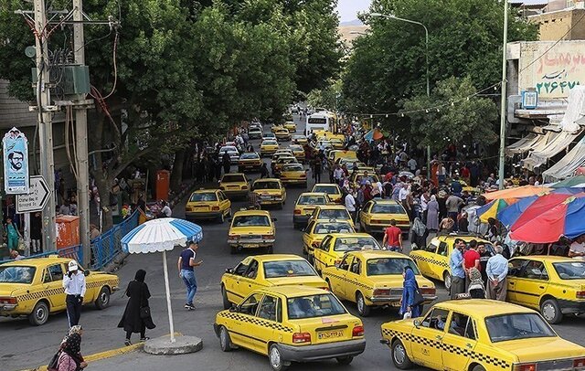 چرا غروبها صف تاکسیهای تهران طولانی است؟ چرا غروبها صف تاکسیهای تهران طولانی است؟