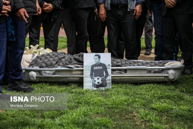 واکنش حبیب کاشانی به حواشی دفن پیشکسوت فوتبال؛ دادکان مستنداتش را به مراجع قضایی بدهد واکنش حبیب کاشانی به حواشی دفن پیشکسوت فوتبال؛ دادکان مستنداتش را به مراجع قضایی بدهد