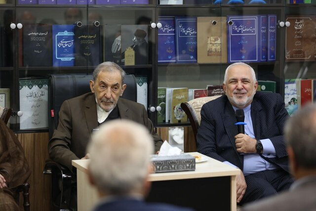 دیدار پیشکسوتان وزارت خارجه ایران با ولایتی