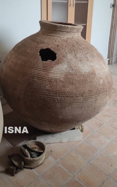 عکسهای جدید از خمرۀ نویافته در حوالی تخت جمشید و توضیحات بیشتر