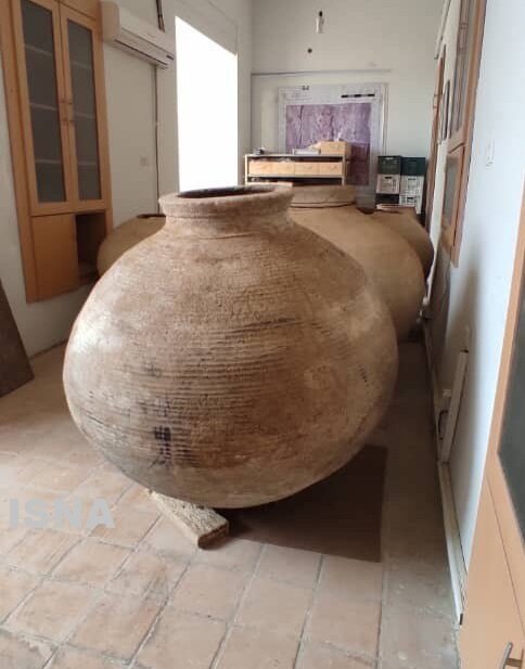 عکسهای جدید از خمرۀ نویافته در حوالی تخت جمشید و توضیحات بیشتر