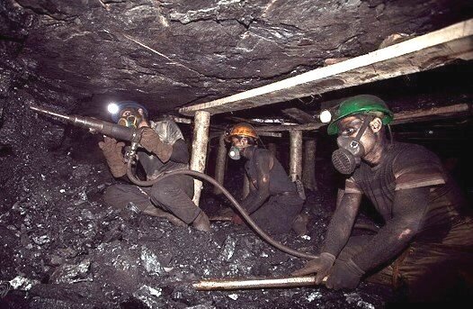 تمهیدات بودجه ۱۴۰۴ در حمایت از کارگران معدنچی تمهیدات بودجه ۱۴۰۴ در حمایت از کارگران معدنچی