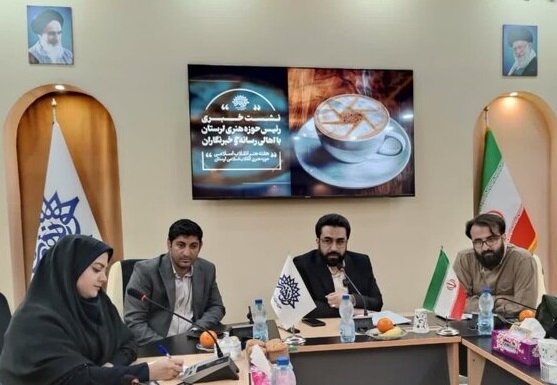 تجلیل از چهرههای شاخص هنر لرستان در هفته هنر تجلیل از چهرههای شاخص هنر لرستان در هفته هنر