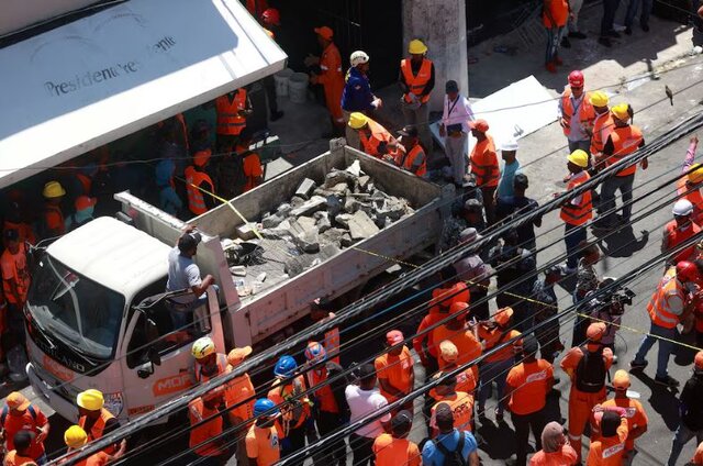 عکس: رویترز افزایش کشتههای حادثه ریزش سقف در پایتخت «جمهوری دومینیکن» به ۹۸ تن
