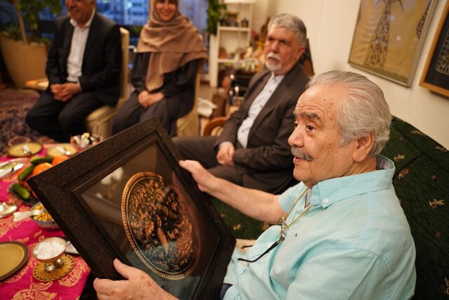 وزیر ارشاد به منزل قباد شیوا رفت