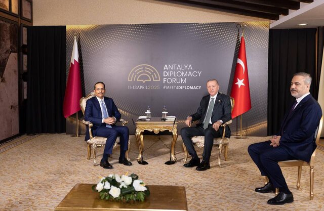 دیدار اردوغان با الجولانی و وزیر خارجه قطر در حاشیه مجمع دیپلماسی آنتالیا