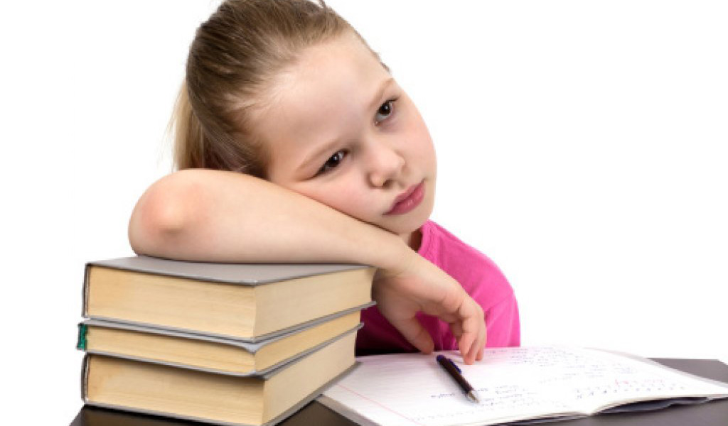 چگونه کودک خود را از بچگی به درس خواندن علاقهمند کنیم