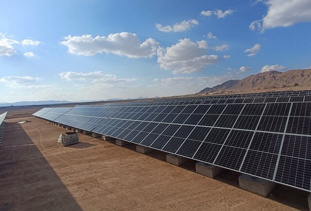 افتتاح فاز نخست نیروگاه خورشیدی ۶ مگاواتی در نطنز افتتاح فاز نخست نیروگاه خورشیدی ۶ مگاواتی در نطنز