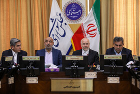 محمدباقر قالیباف، رئيس مجلس شورای اسلامی و احمد میدری، وزیر تعاون، كار و رفاه اجتماعی در جلسه کمیسیون اجتماعی مجلس