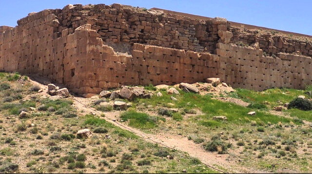 هخامنشیها سنگهای غولآسا را چگونه جابهجا میکردند؟