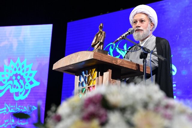 چهره سال هنر انقلاب اسلامی فارس معرفی شد