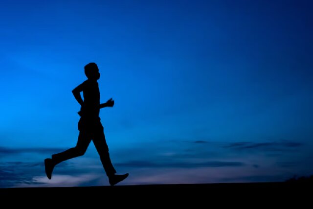 ۴ ساعت قبل خواب ورزش سنگین نکنید ۴ ساعت قبل خواب ورزش سنگین نکنید