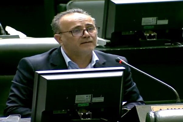 عضو کمیسیون بهداشت: جوانان در باتلاق نهضت ملی مسکن گرفتار شده‌اند