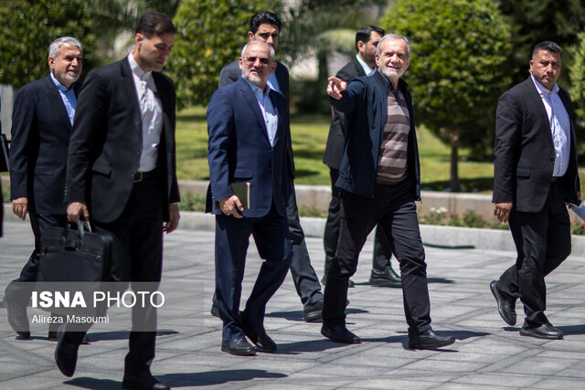 پیام مکتوب رهبری به پوتین/رایزنی برای جابهجایی ساعت رسمی پیام مکتوب رهبری به پوتین/رایزنی برای جابهجایی ساعت رسمی