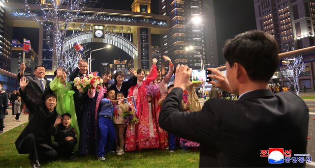 مراسم تکمیل ۱۰۰۰۰ واحد مسکونی جدید در پیونگیانگ با حضور کیم