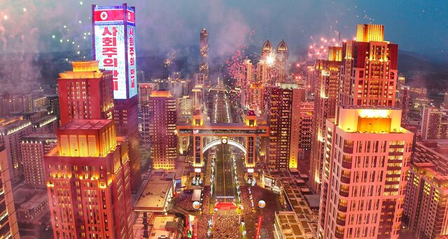 مراسم تکمیل ۱۰۰۰۰ واحد مسکونی جدید در پیونگیانگ با حضور کیم