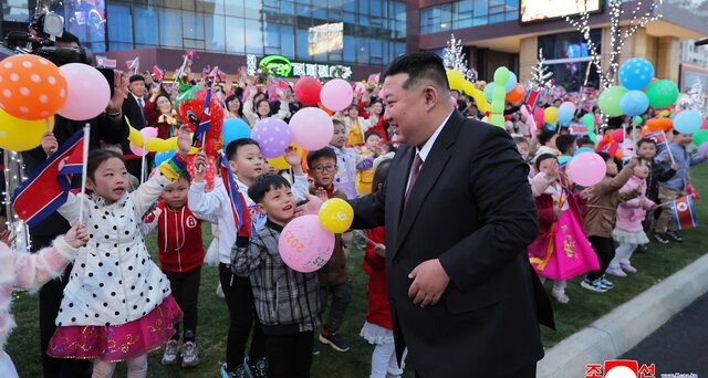 مراسم تکمیل ۱۰۰۰۰ واحد مسکونی جدید در پیونگیانگ با حضور کیم