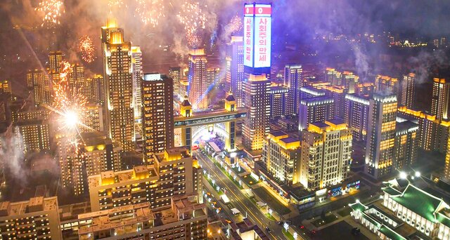 مراسم تکمیل ۱۰۰۰۰ واحد مسکونی جدید در پیونگیانگ با حضور کیم