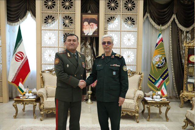وزیر دفاع جمهوری تاجیکستان با سرلشکر باقری دیدار کرد