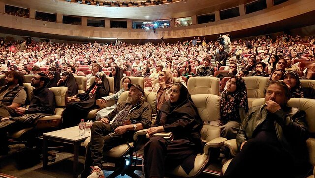 «پایتخت»، کمپر ارسطو را به برج میلاد برد!