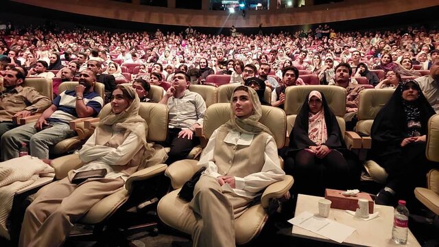 «پایتخت»، کمپر ارسطو را به برج میلاد برد!