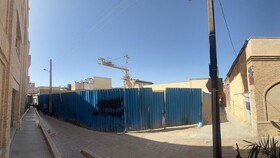 جرثقیل عظیم‌الجثه در بافت تاریخی شیراز چه می‌کند؟