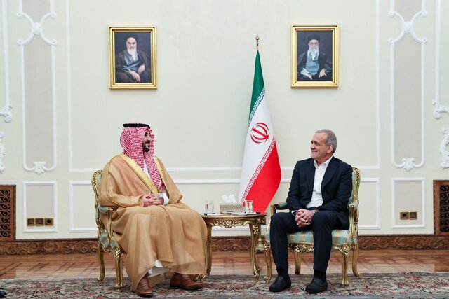 پزشکیان: ایران و عربستان میتوانند الگویی برای همکاریهای منطقهای باشند پزشکیان: ایران و عربستان میتوانند الگویی برای همکاریهای منطقهای باشند