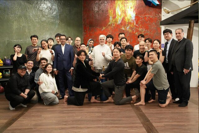 حضور سفیر کشورمان در گود زورخانهای در سئول حضور سفیر کشورمان در گود زورخانهای در سئول